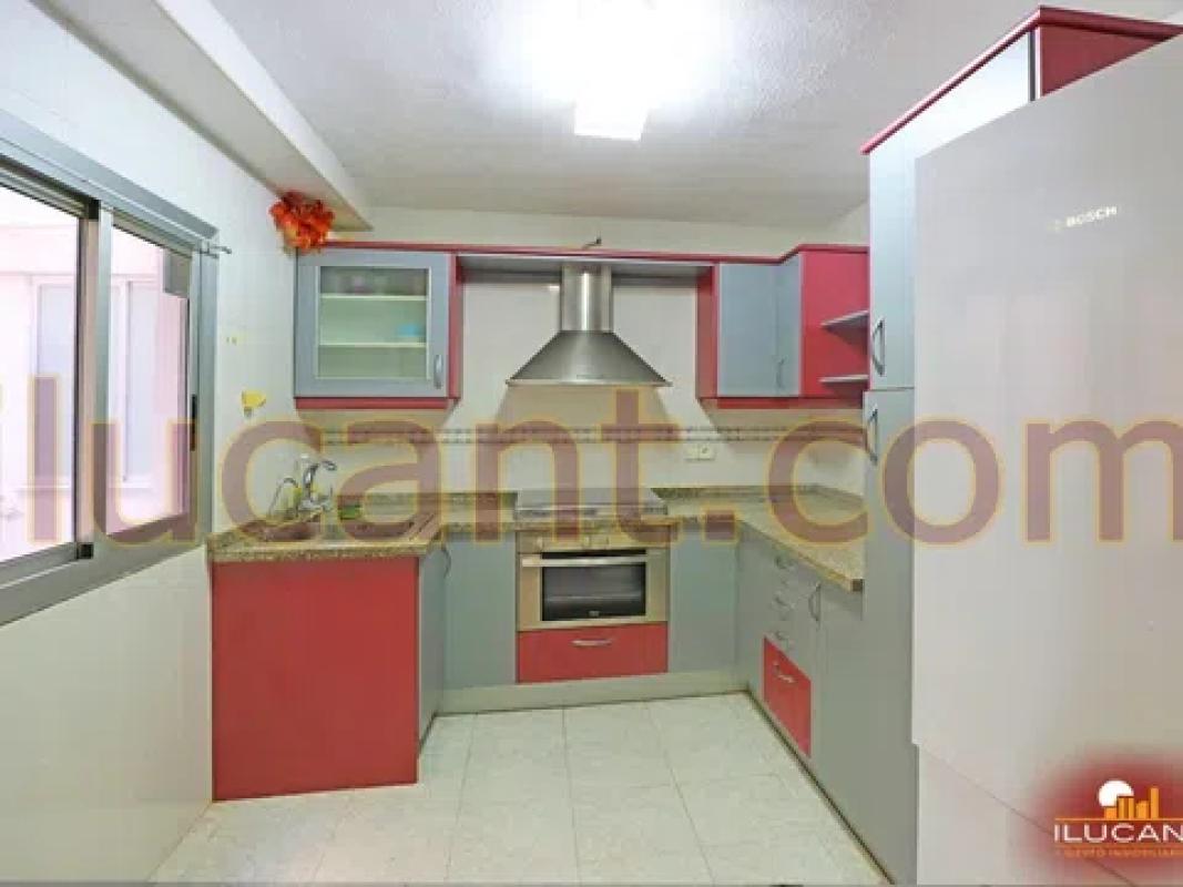 Sale of apartment in Barrio Benalúa, Alicante
 photo 3