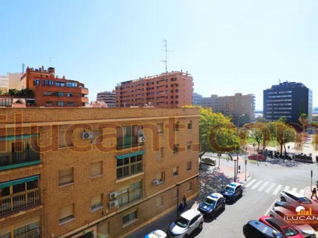 Sale of apartment in Barrio Benalúa, Alicante
 photo 4