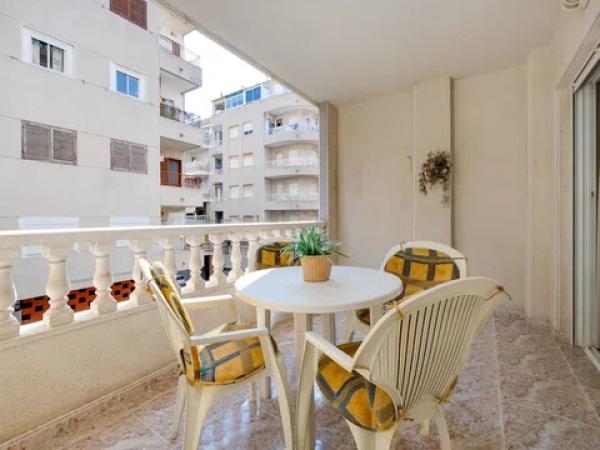 Sprzedaż mieszkania w Calle María Gil Vallejos, 18, Torrevieja
photo 1