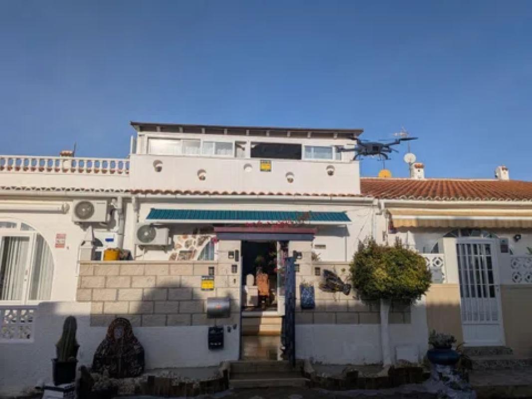 Venta de chalet adosado en CL CAMAS, 145 , Torrevieja photo 3