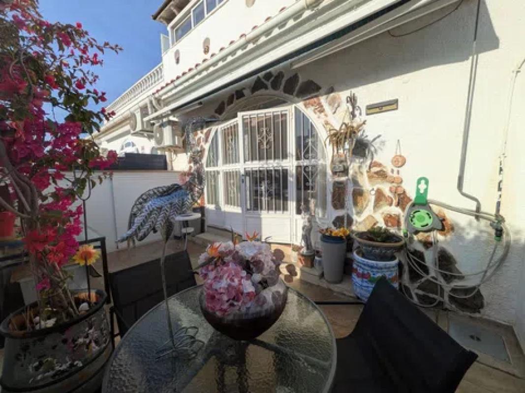 Venta de chalet adosado en CL CAMAS, 145 , Torrevieja photo 4
