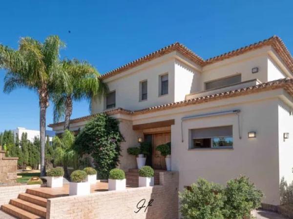 Independent chalet for sale in El Montgó, Denia
thumbnail 2