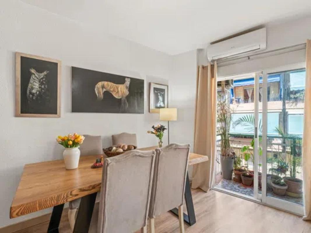 Sale of apartment in Barrio Carolinas Altas, Alicante
photo 2