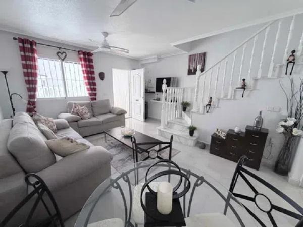 Chalet independiente en venta en Barrio La Chismosa, Orihuela
thumbnail 1