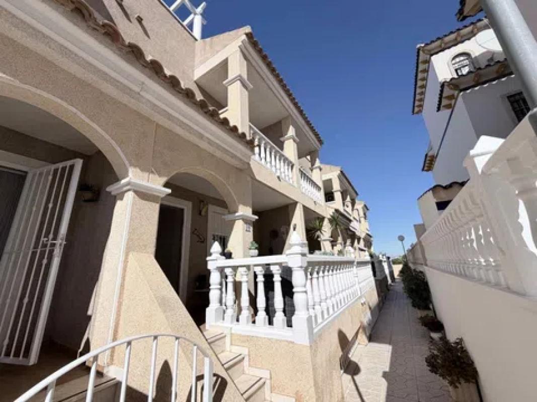 Sale of independent chalet in Barrio La Chismosa, Orihuela
 photo 5