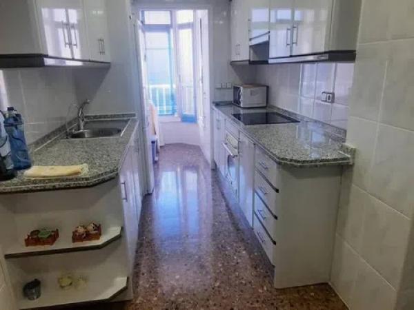 Venta de piso en Barrio Reina Victoria-Miguel Hernández, Elche / Elx
photo 1