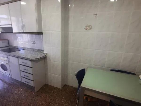 Venta de piso en Barrio Reina Victoria-Miguel Hernández, Elche / Elx
thumbnail 2