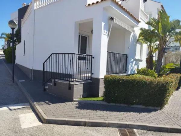Chalet wolnostojący na sprzedaż w  Barrio Parque de las Naciones, Torrevieja photo 2