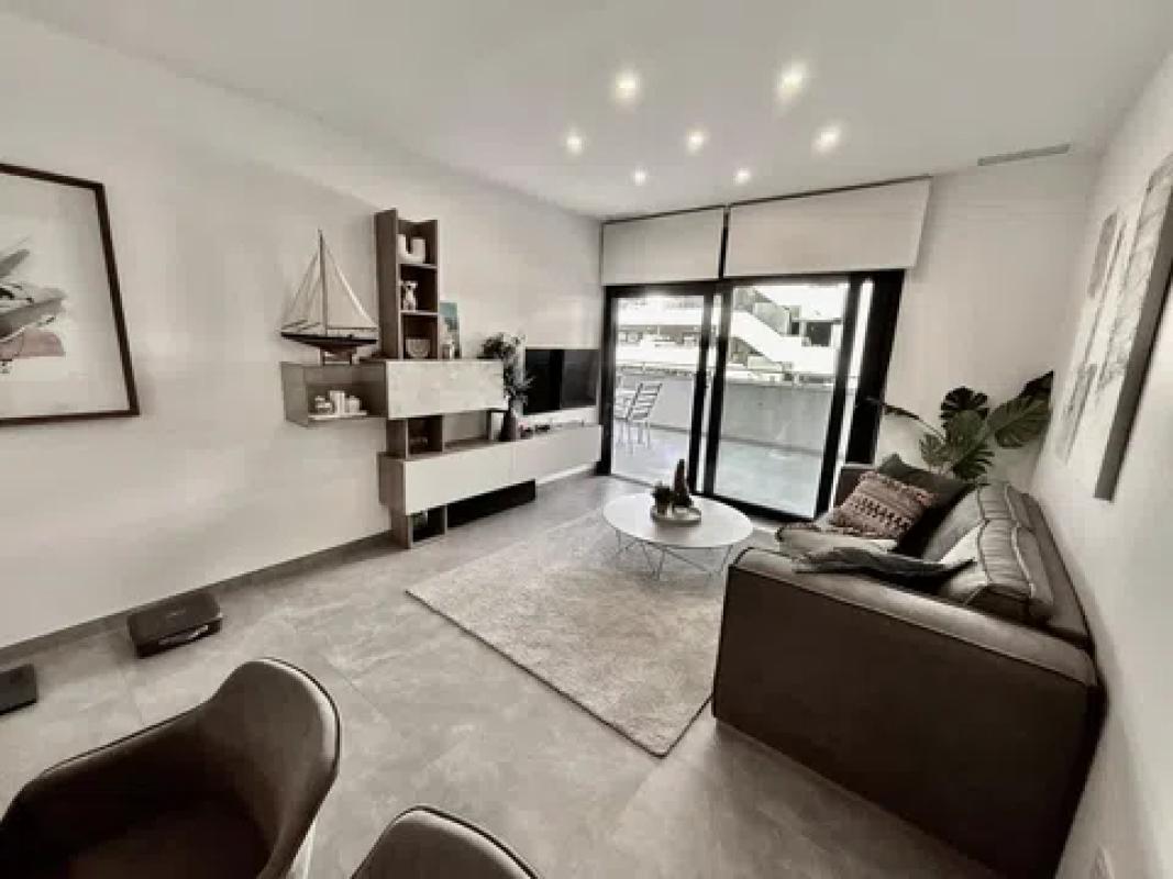 Venta de piso en Calle Pablo Picasso, Orihuela
photo 2