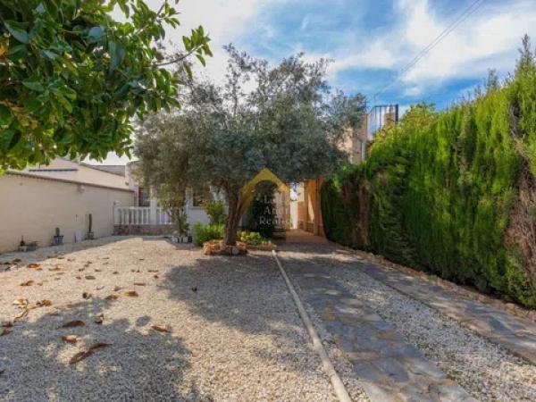 Частный шале на продаже в  Barrio La Siesta - El Salado - Torreta, Торревьеха photo 1