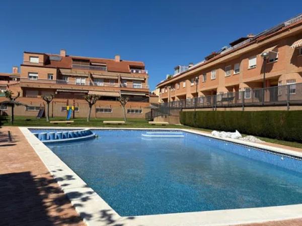 Chalet adosado en calle Clara Campoamor, 12 thumbnail 1