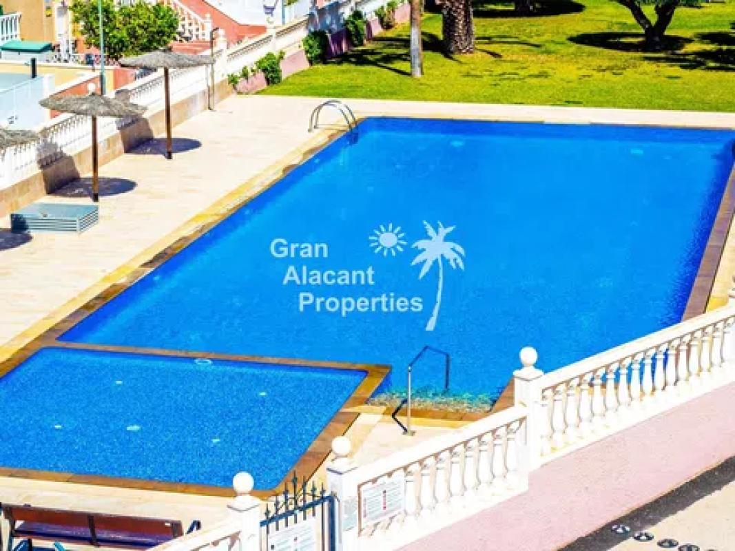 Venta de chalet adosado en  CL CANARIAS , Gran Alacant photo 2