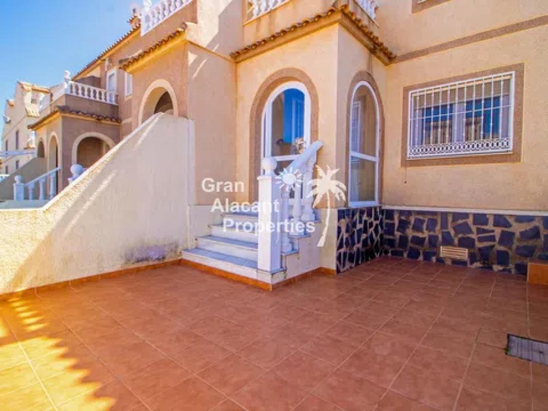 Venta de chalet adosado en  CL CANARIAS , Gran Alacant photo 3