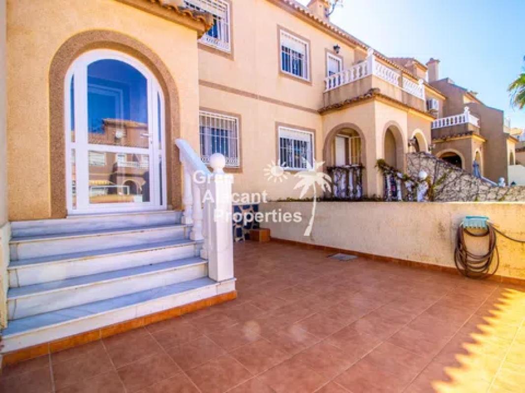 Venta de chalet adosado en  CL CANARIAS , Gran Alacant photo 4