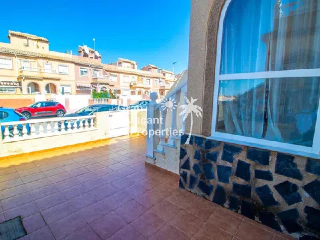 Venta de chalet adosado en  CL CANARIAS , Gran Alacant photo 5