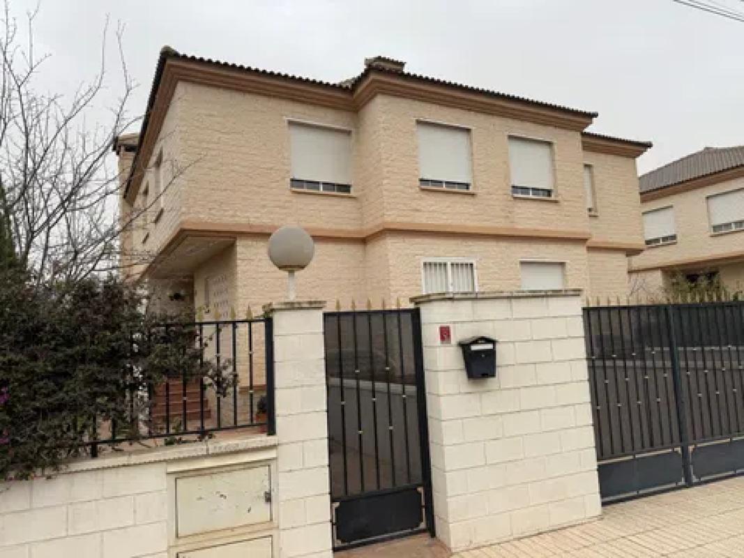 Недвижимость на продажу и в аренду в Испании photo 1