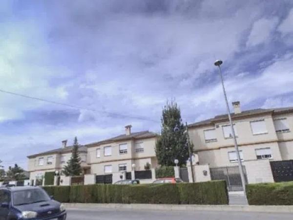 Chalet pareado en calle las Chafarinas thumbnail 1