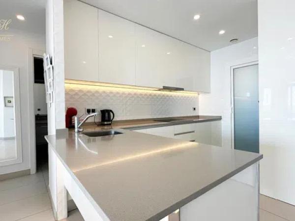 Sale of flat in Avenida Murtal, Benidorm
 photo 4