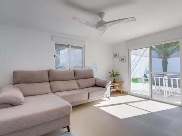Chalet independiente en venta en Barrio Los Balcones - Los Altos del Edén, Torrevieja
thumbnail 1