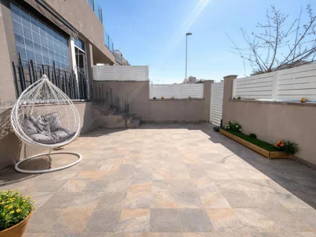 Sprzedaż szeregowego domku w  Calle Rosa Diez Gonzalez , Torrevieja photo 3