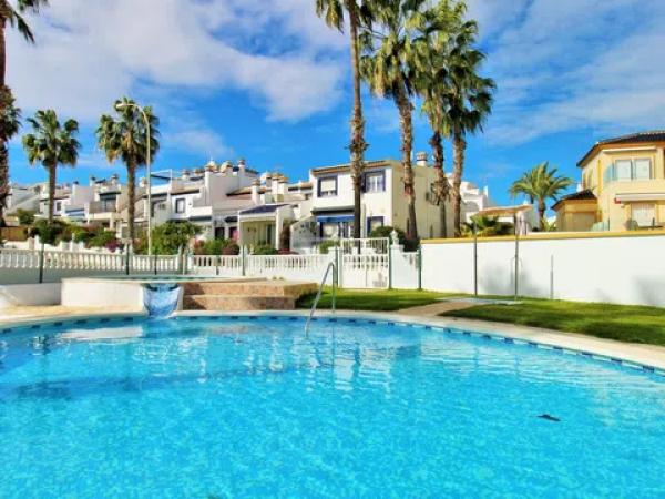 Chalet independiente en venta en Barrio Los Dolses, Orihuela
photo 1