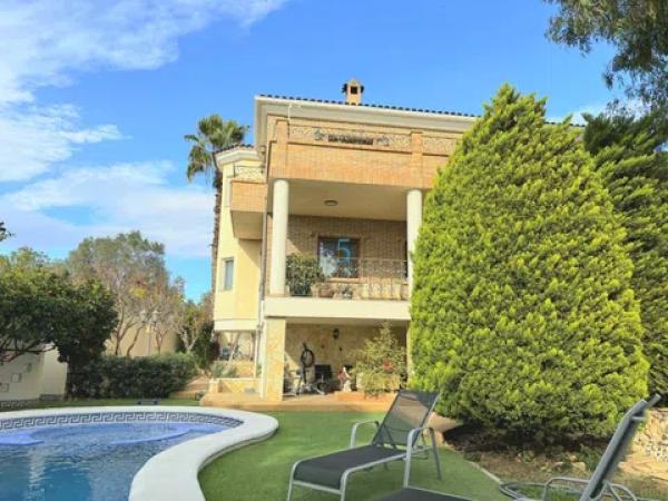 Chalet independiente en venta en Barrio Centro de la Ciudad Quesada, Rojales
photo 1