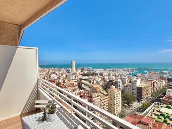 Продажа квартиры на Calle Poeta Vila y Blanco, 4, Аликанте / Алакант
photo 1