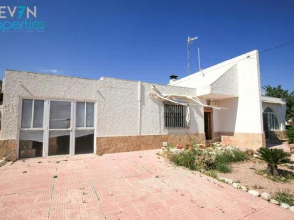 Casa independiente en calle de la Vivianita thumbnail 2