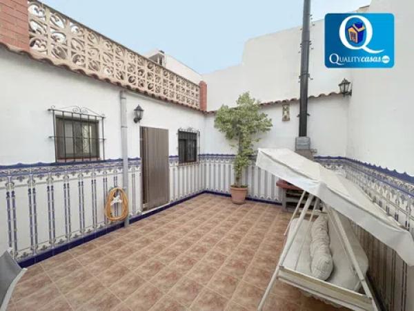 Chalet independiente en venta en Centro, San Vicente del Raspeig
photo 1