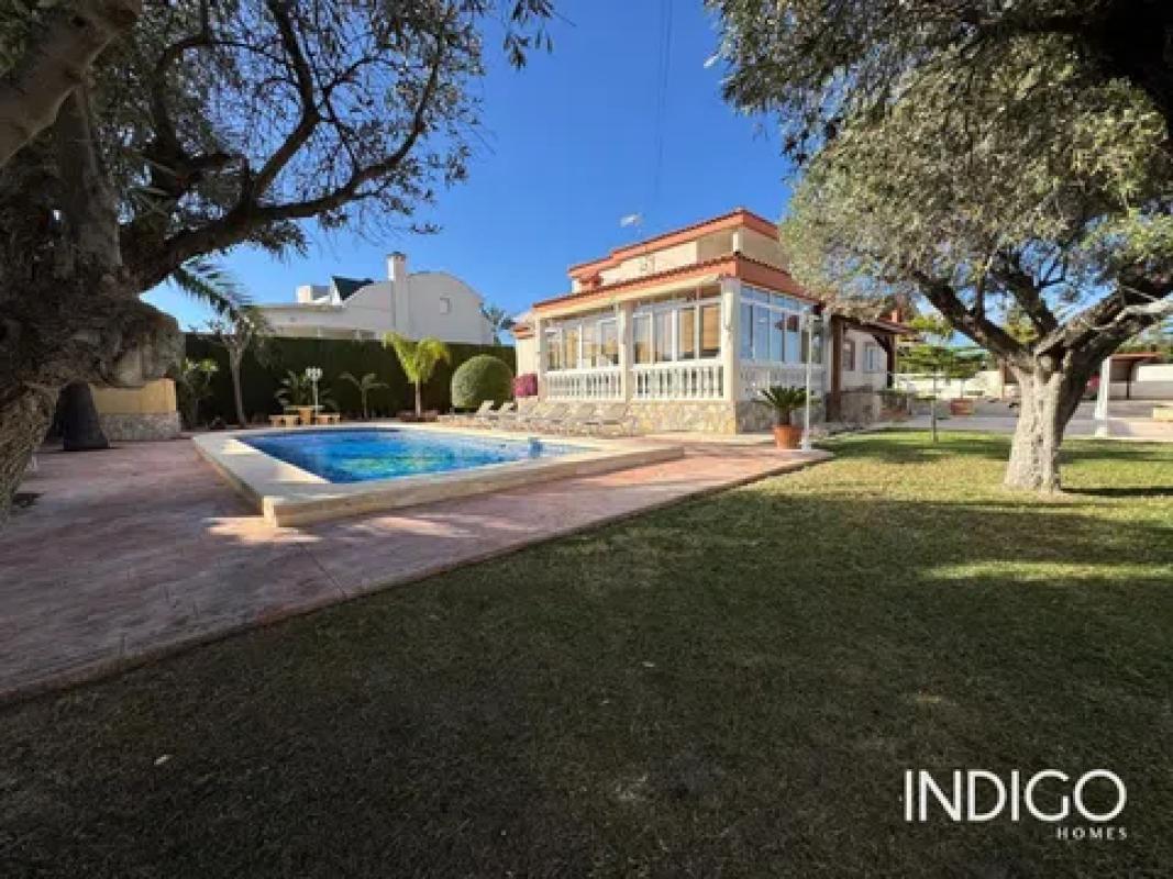 Venta de chalet independiente en Calle Platero y Yo, Mutxamel
photo 1