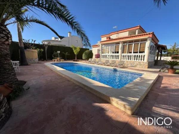 Casa independiente en calle Platero y Yo thumbnail 1