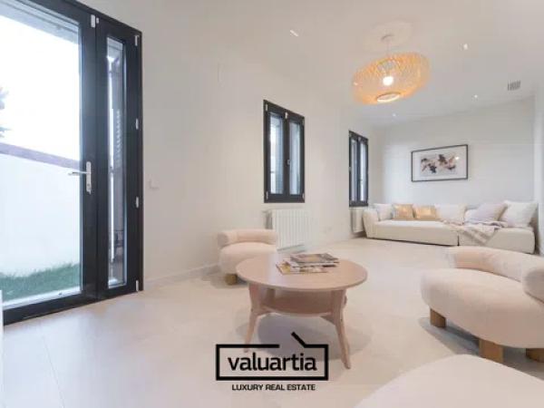 Chalet adosado en calle Mercedes Formica, 33 photo 1