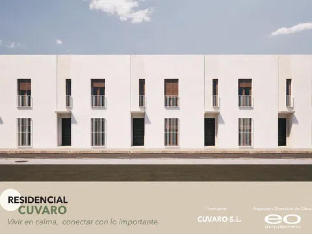 Venta de chalet adosado en  Calle Moldava, 1 , Guillena photo 2