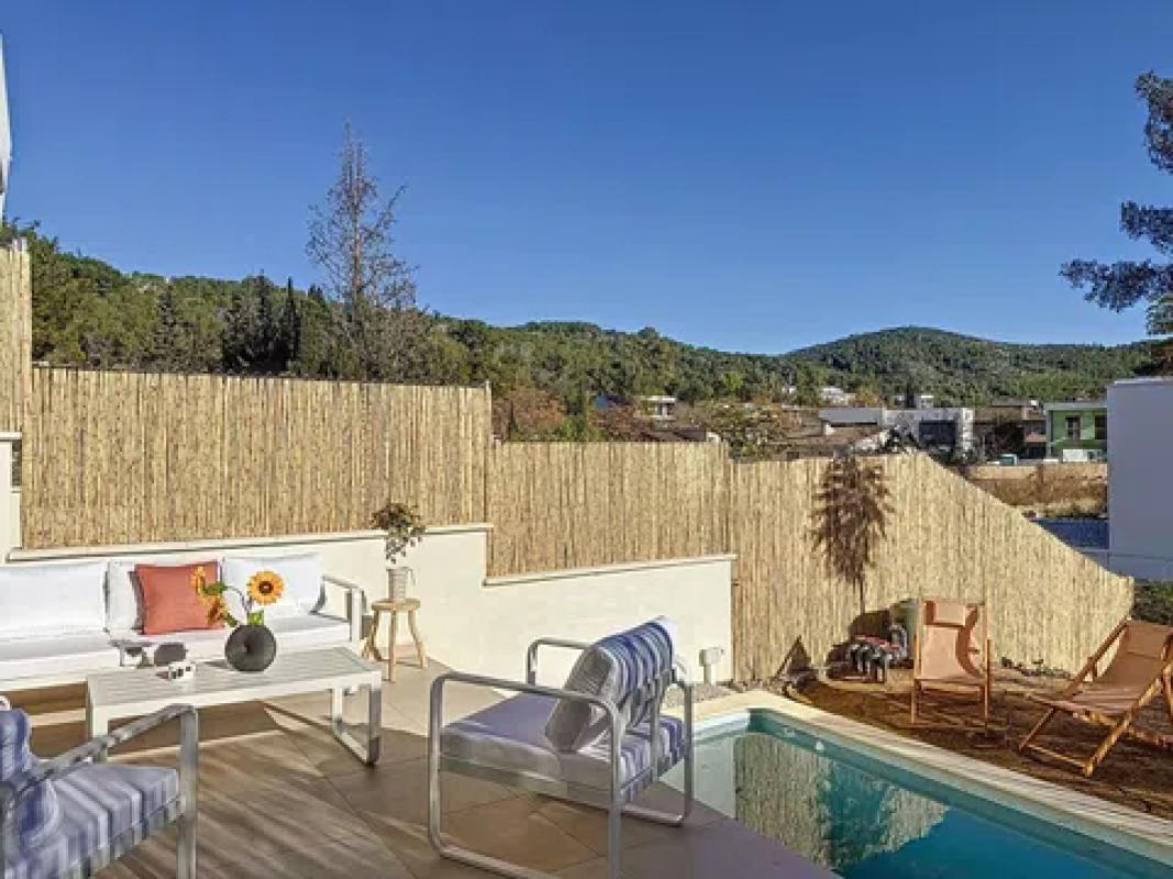 Obra nueva Plaça el Segre en Sant Pere de Ribes (Revista) photo 2