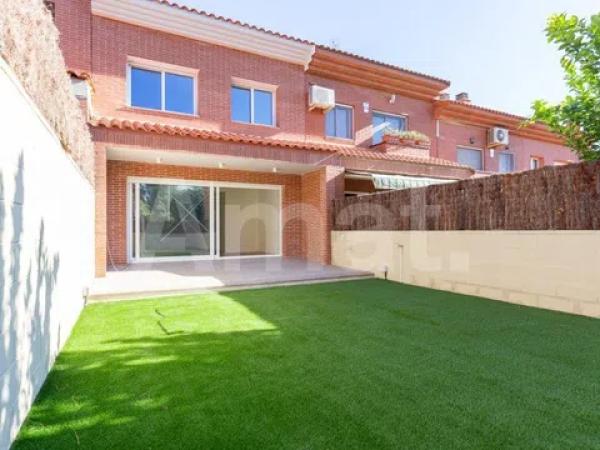 Chalet adosado en Avenida Molins de Rei, 36 photo 1