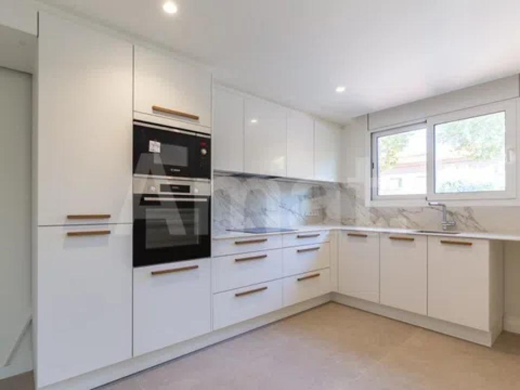 Sale of townhouse in  Avenida Molins de Rei, 36 , Castellbisbal photo 3