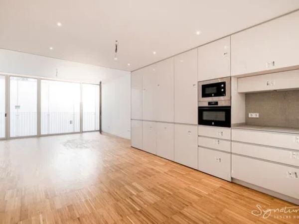 Duplex for sale on Calle de Violant d'Hongria Reina d'Aragó, 69, Barcelona photo 2