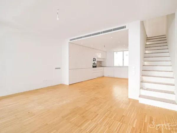 Duplex for sale on Calle de Violant d'Hongria Reina d'Aragó, 69, Barcelona photo 4