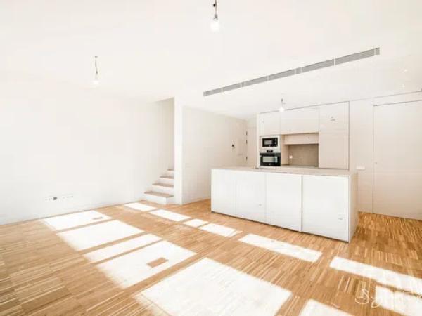 Duplex for sale on Calle de Violant d'Hongria Reina d'Aragó, 69, Barcelona photo 2