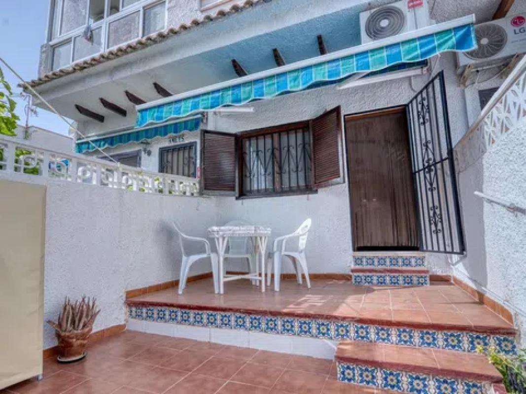 Venta de chalet independiente en Calle Doctor Waksman, Torrevieja
photo 3