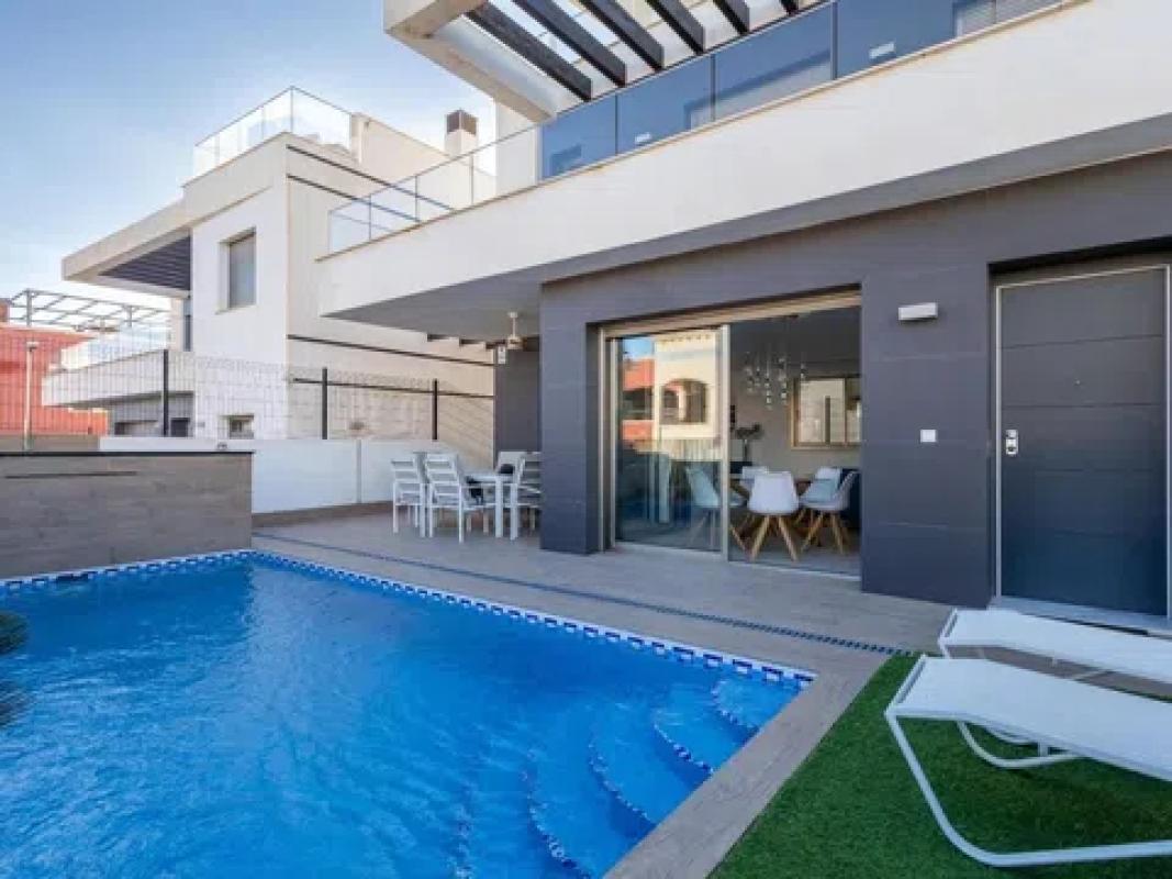 Venta de chalet independiente en Barrio Villamartín, Orihuela
photo 1