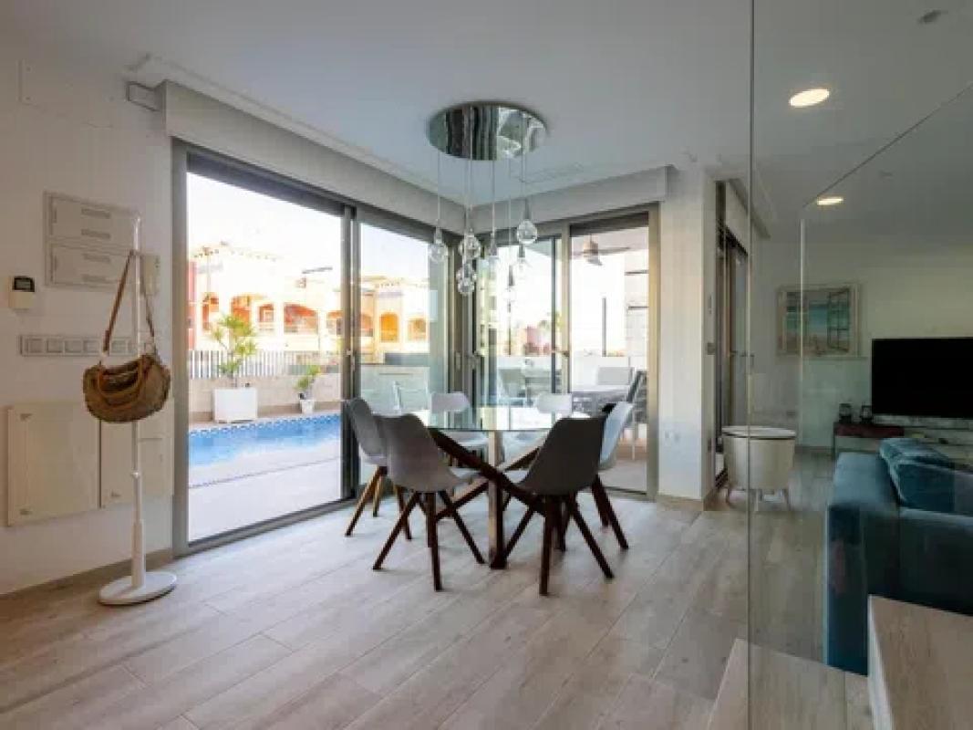 Venta de chalet independiente en Barrio Villamartín, Orihuela
photo 3