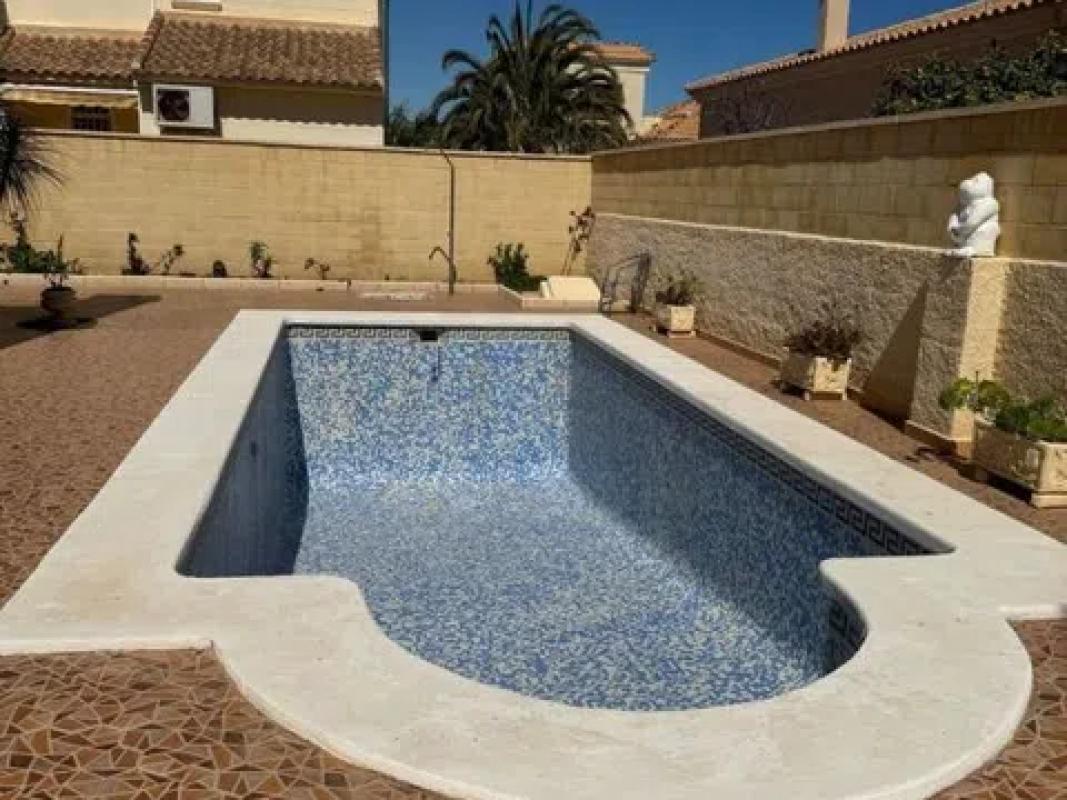 Sprzedaż niezależnego domku jednorodzinnego w  Barrio La Zenia, Orihuela photo 2