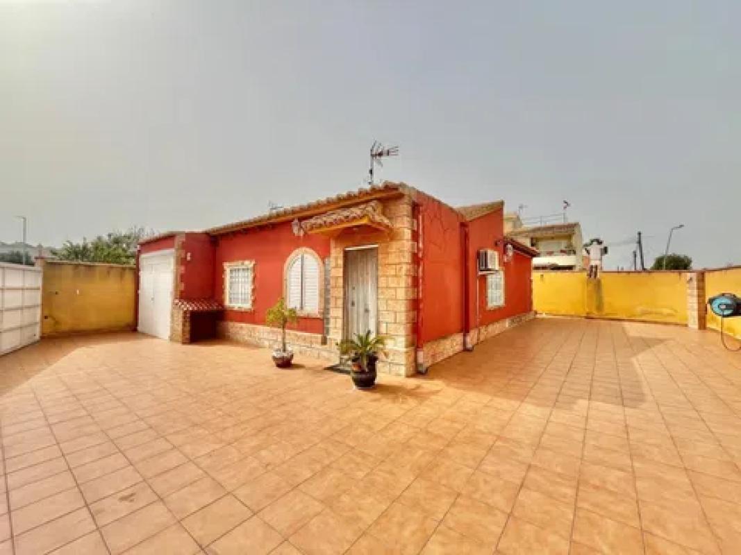 Venta de chalet independiente en Barrio Los Balcones - Los Altos del Edén, Torrevieja
photo 1