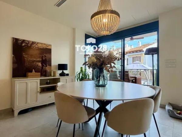 Chalet independiente en venta en Calle Gloria Fuertes, San Juan de Alicante
thumbnail 2