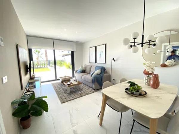 Venta de piso en Barrio La Siesta - El Salado - Torreta, Torrevieja
thumbnail 1