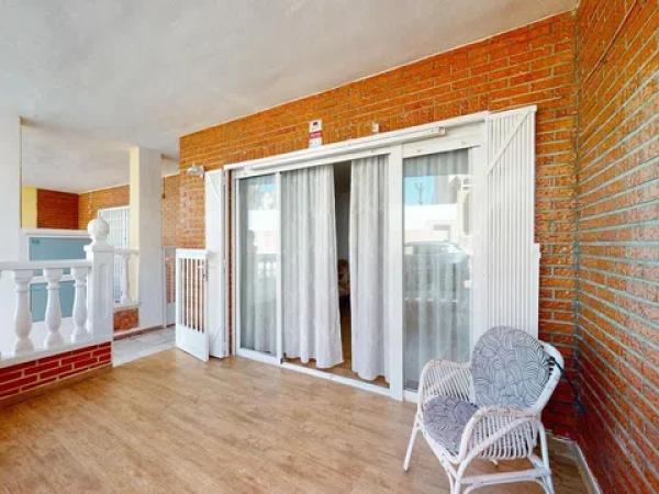 Chalet adosado en calle Brisamar photo 1