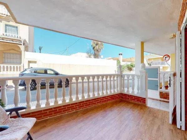 Chalet adosado en calle Brisamar photo 3