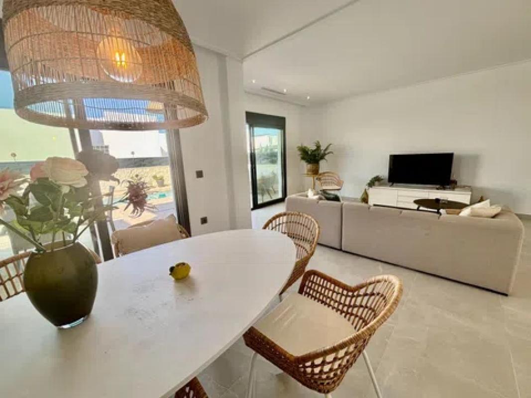 Venta de chalet adosado en  Calle Pais Valenciano s/n , Benijofar photo 3