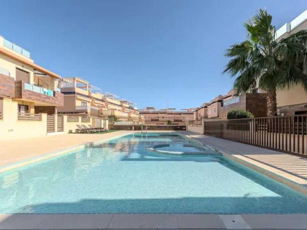 Venta de chalet adosado en  Avenida de Colón, 56 , Pilar de la Horadada photo 5